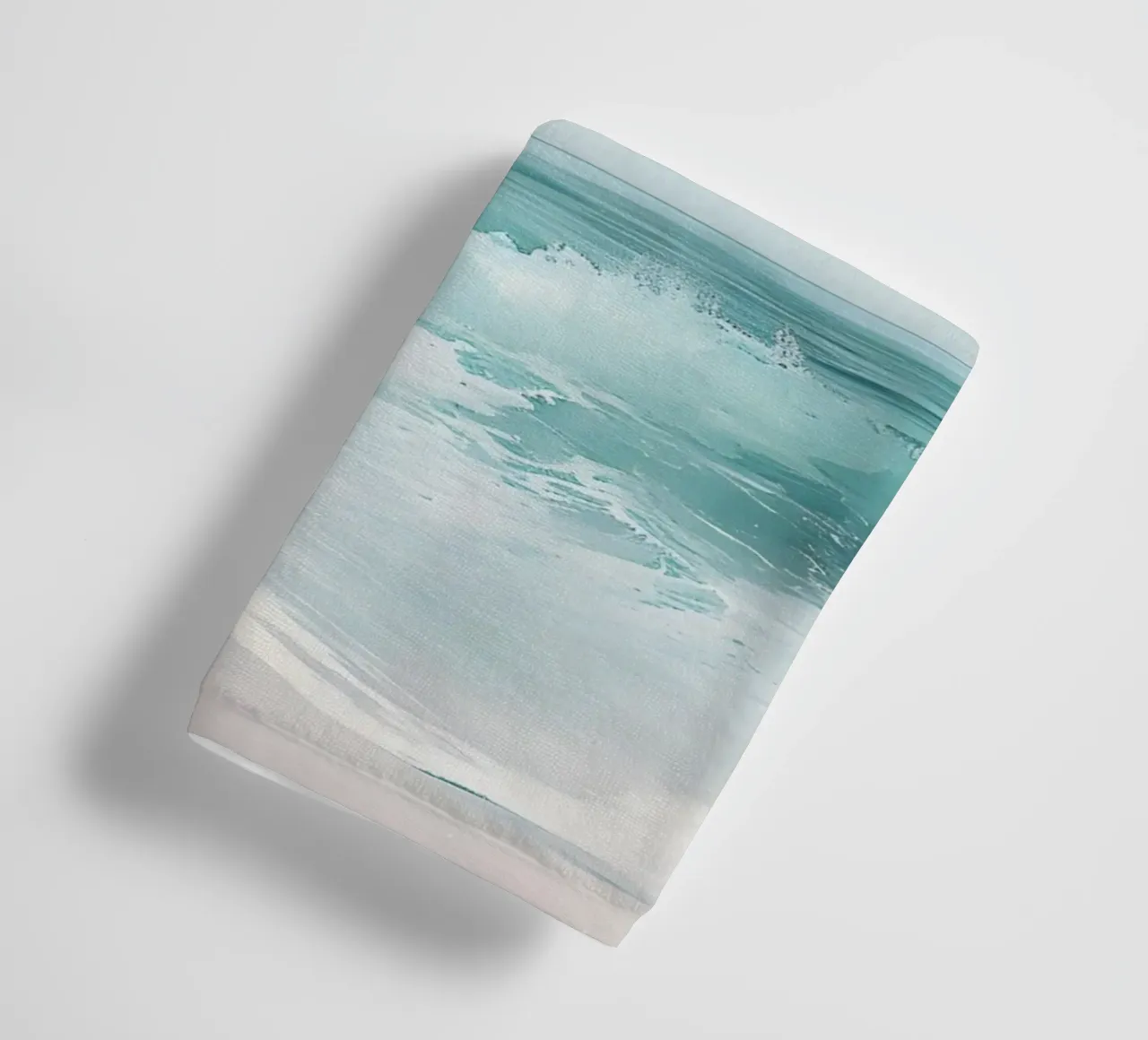 Rustige oceaangolven - Minimalistisch kustgezicht badhanddoek van dawnthesea