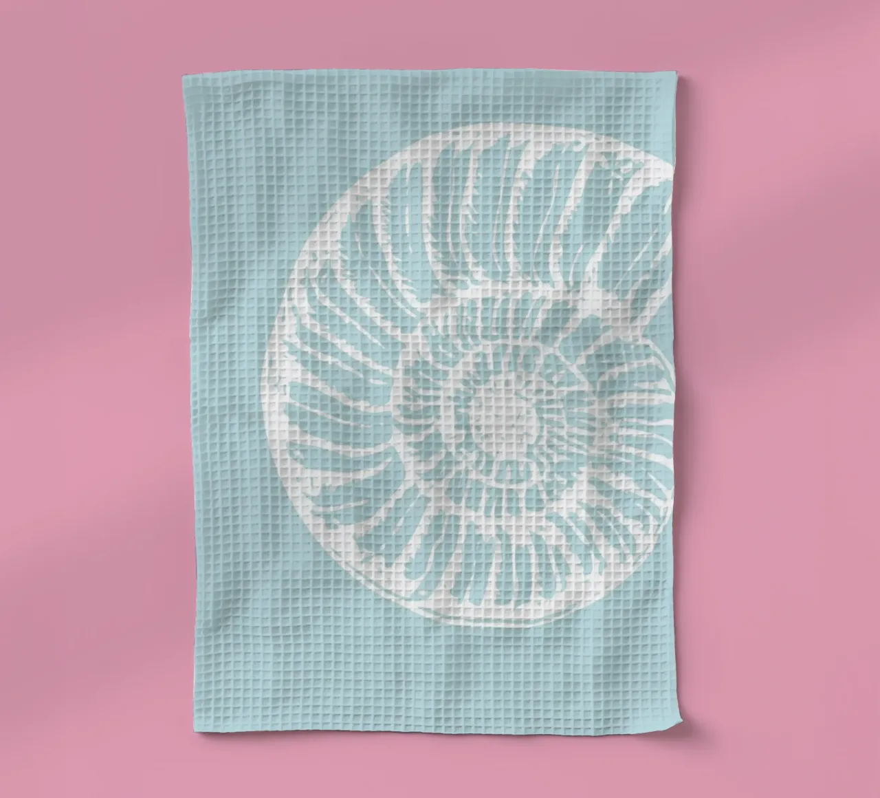 Minimalist Nautilus Shell - Pastel Coastal Art Print torchon de dawnthesea