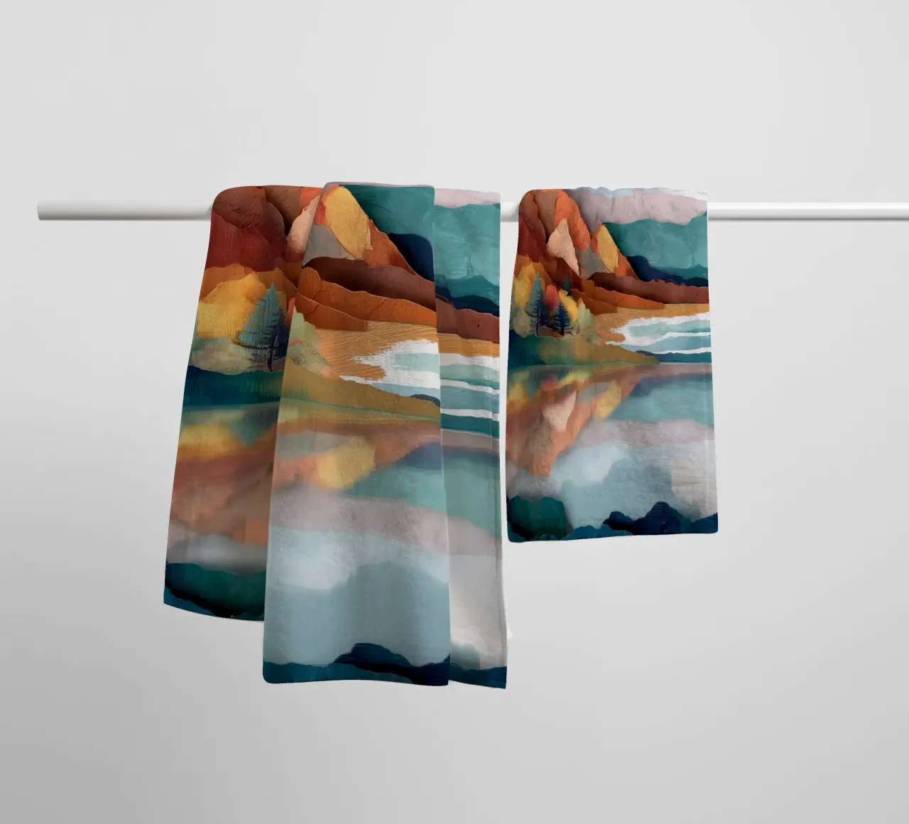 Painted Peaks - Reflections Across a Tranquil Lake asciugamano da bagno da Dune