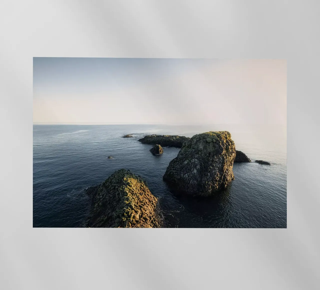 Rocce nell'oceano pellicola backlit da thetraveller