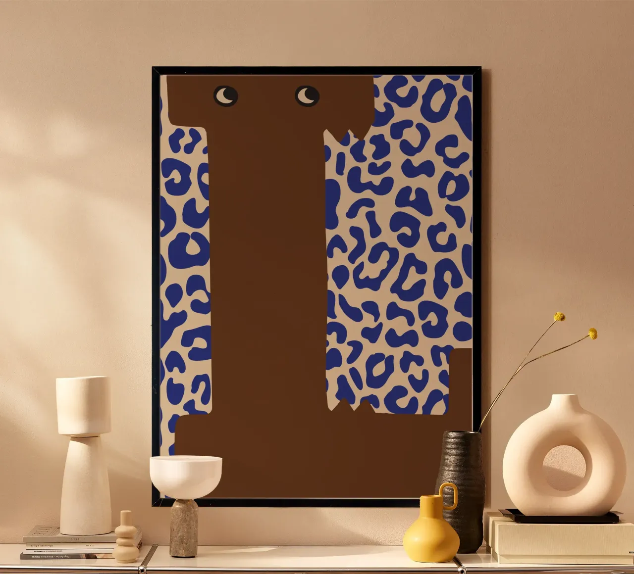 Divertente mostro lettera L con sfondo leopardato poster da ALLÉE DE PAPIER