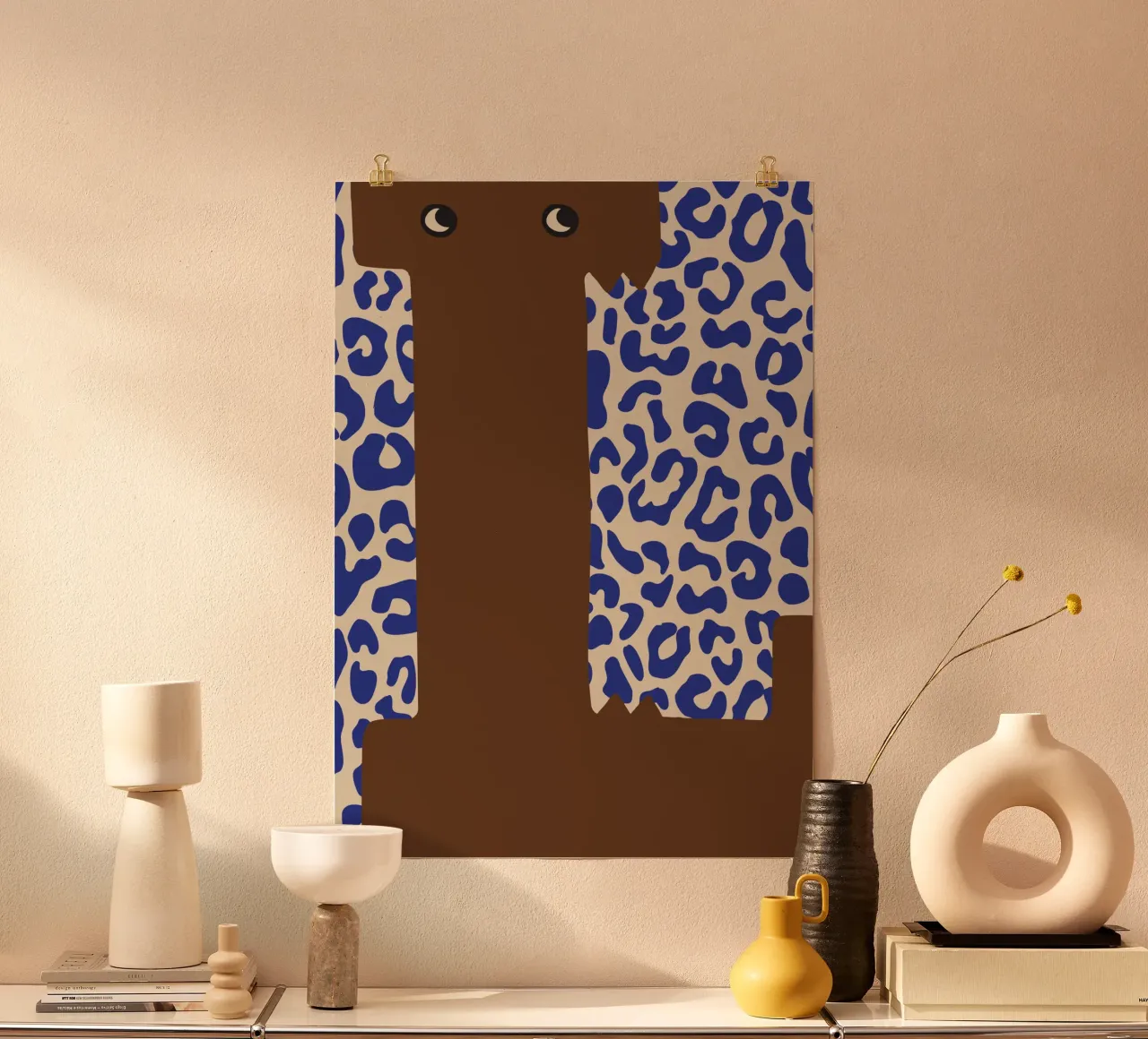 Divertente mostro lettera L con sfondo leopardato poster da ALLÉE DE PAPIER