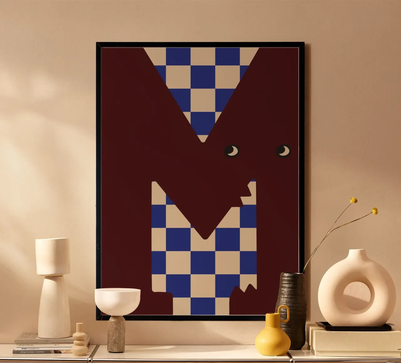 Divertente mostro lettera M con sfondo a scacchiera poster da ALLÉE DE PAPIER