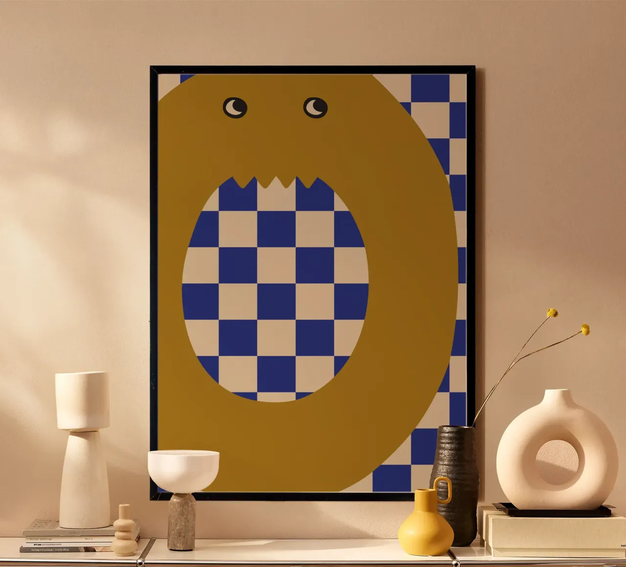 Divertente mostro lettera O con sfondo a scacchiera poster da ALLÉE DE PAPIER