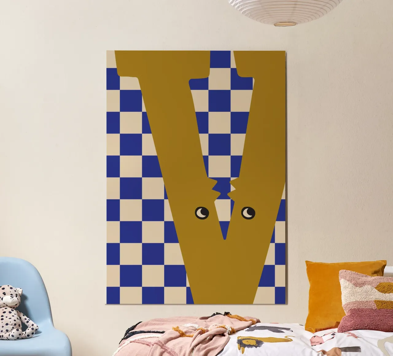 Divertente mostro lettera V con sfondo a scacchiera poster da ALLÉE DE PAPIER