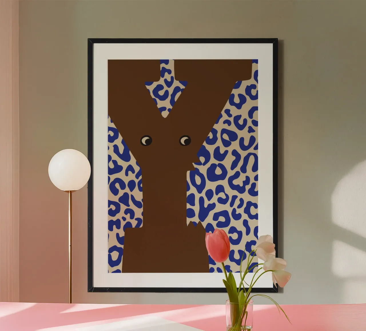 Divertente mostro lettera Y con sfondo leopardato poster da ALLÉE DE PAPIER