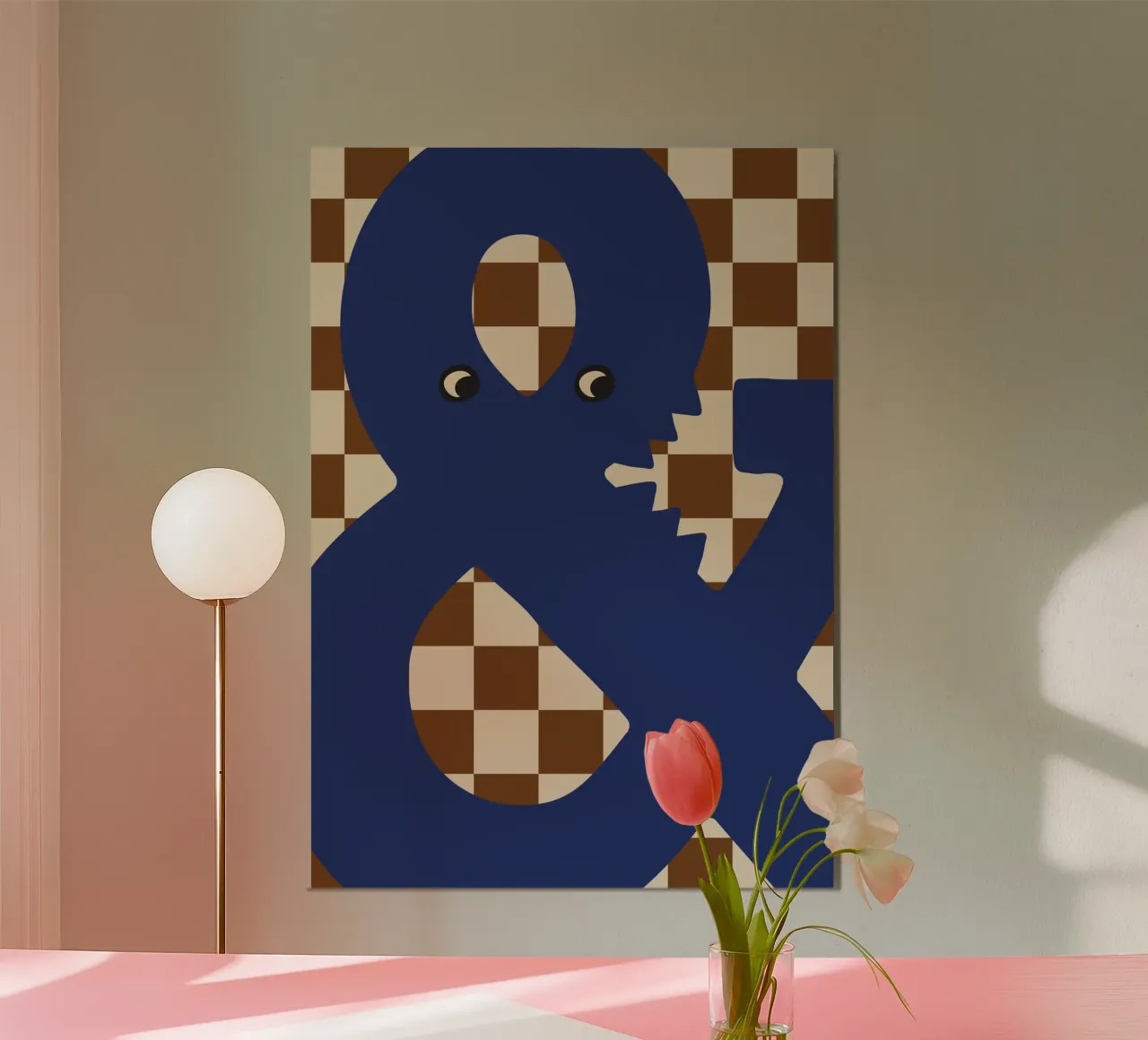Mostro divertente Ampersand con sfondo a scacchiera poster con telaio in legno da ALLÉE DE PAPIER