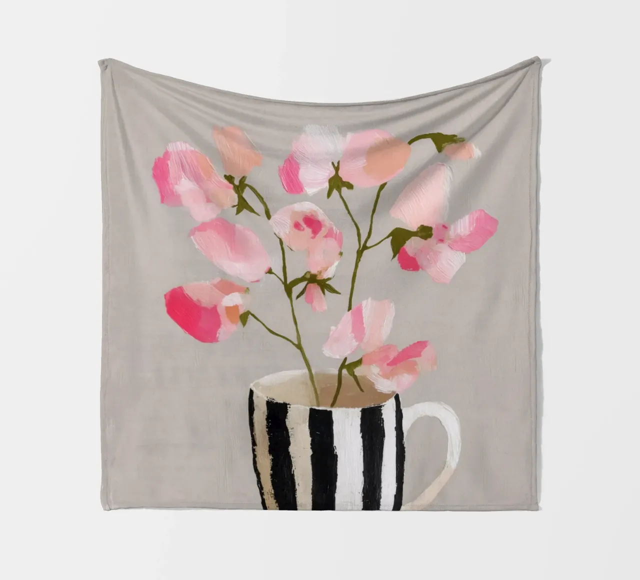 Tazza a righe con fiori rosa coperta in pile da Carinaprint