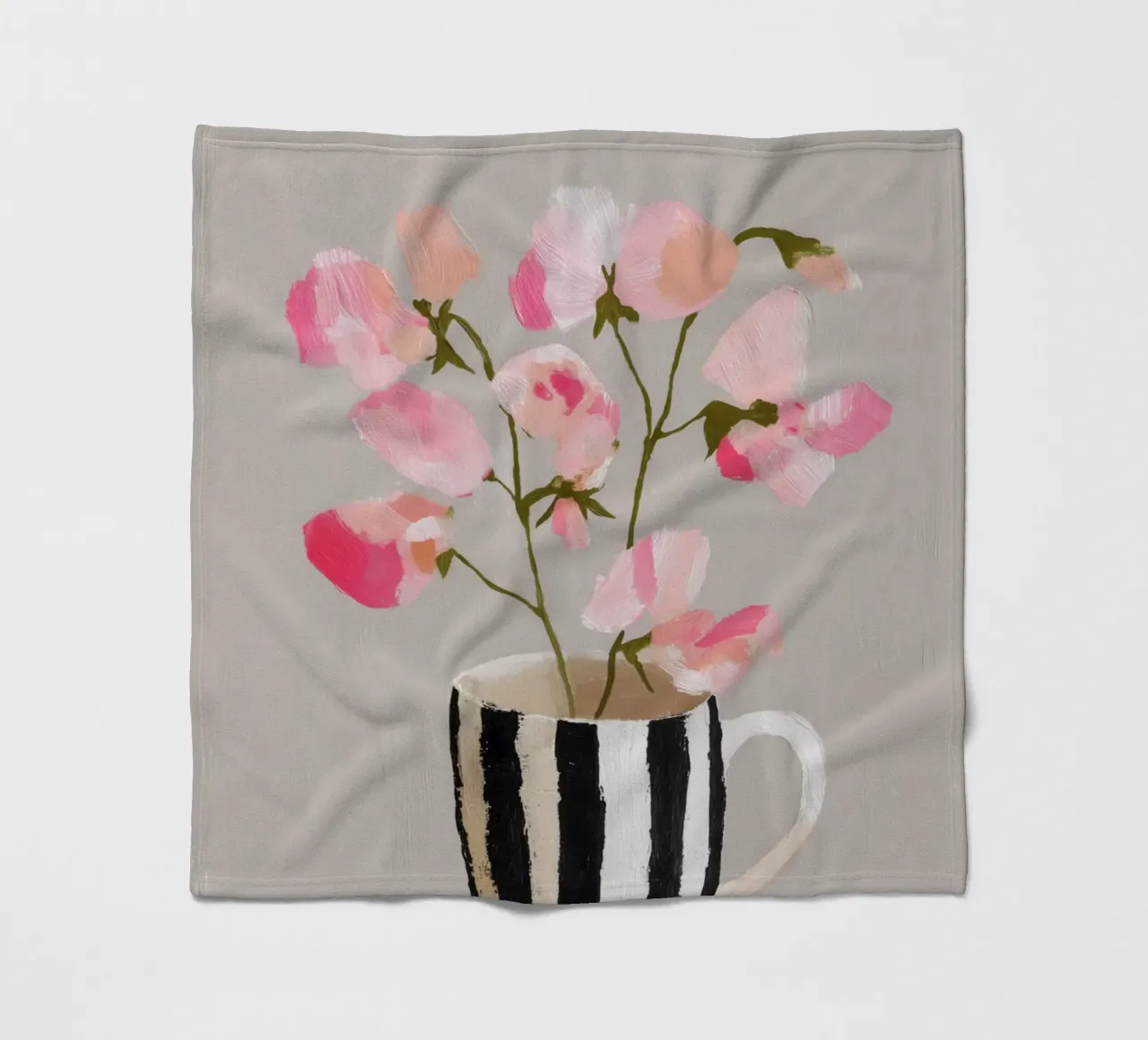Tazza a righe con fiori rosa coperta in pile da Carinaprint