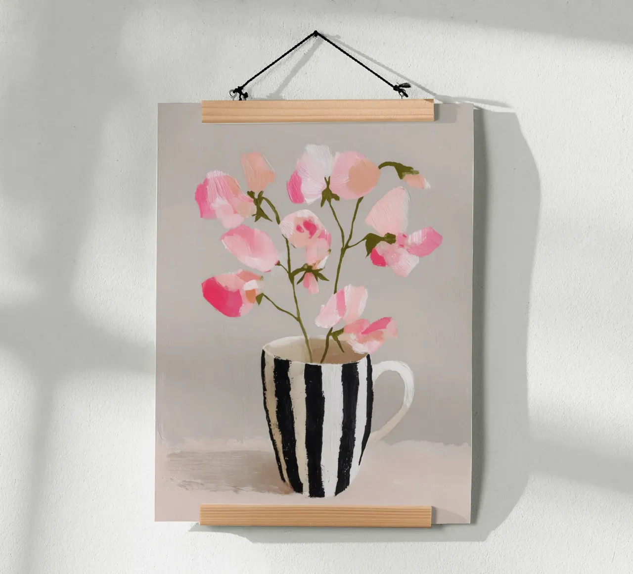 Tazza a righe con fiori rosa poster da Carinaprint