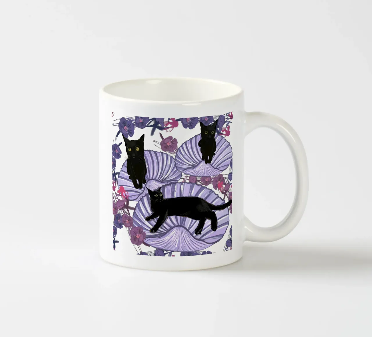Gatto nero con conchiglie e fiori tazza in ceramica da gulsengunel