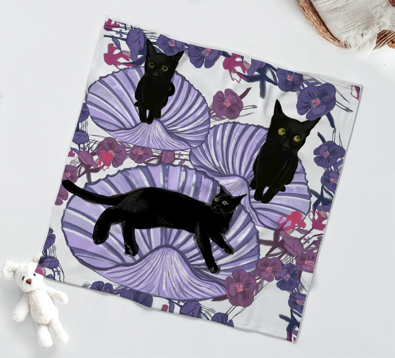 Gatto nero con conchiglie e fiori coperta in pile da gulsengunel