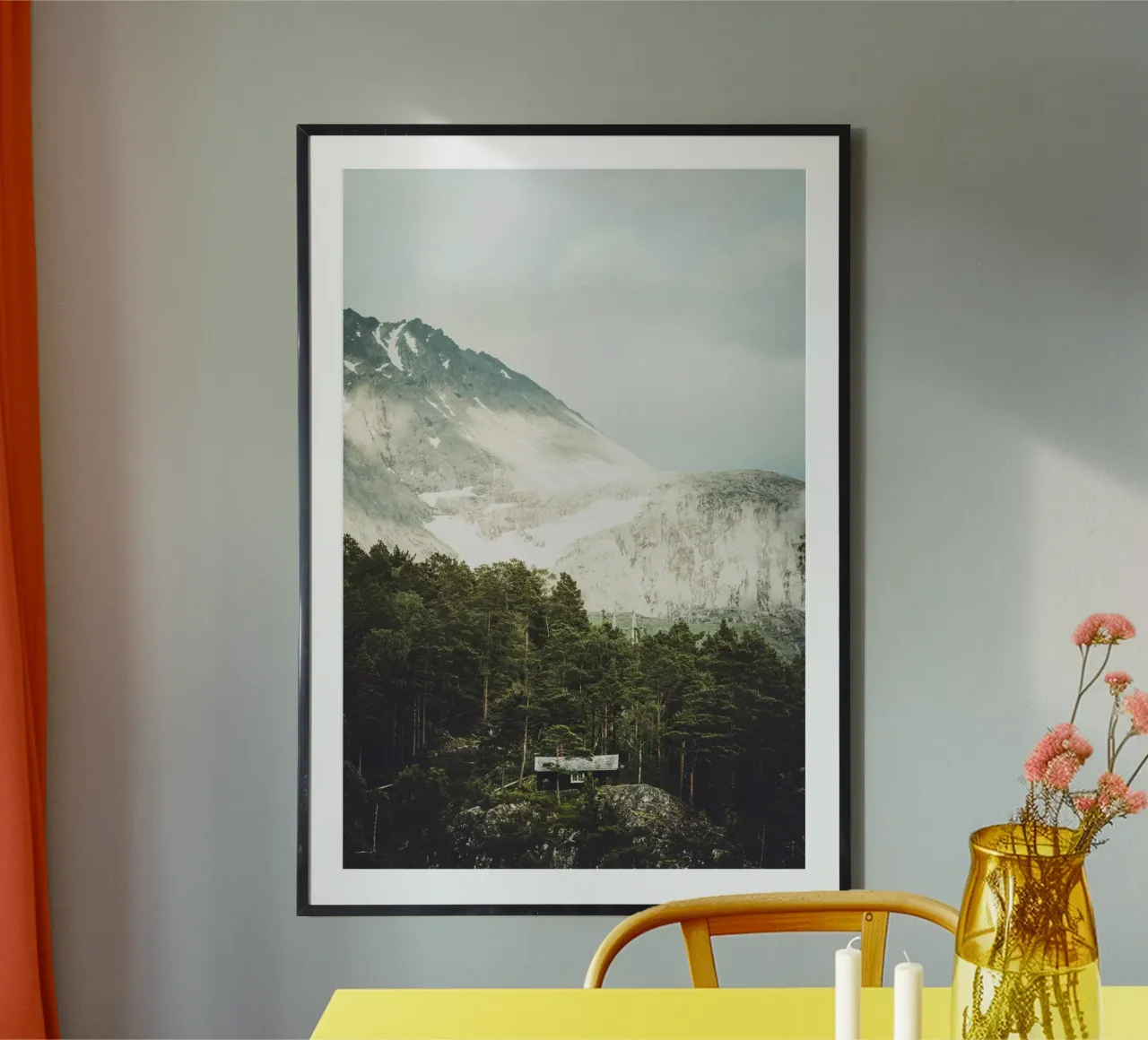 La baita in montagna poster con telaio in alluminio da thetraveller