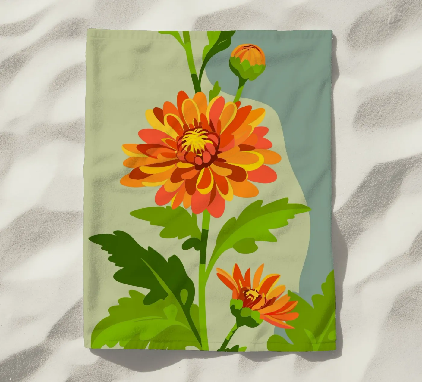 Chrysantheme Strandtuch von HAPPY SHOP