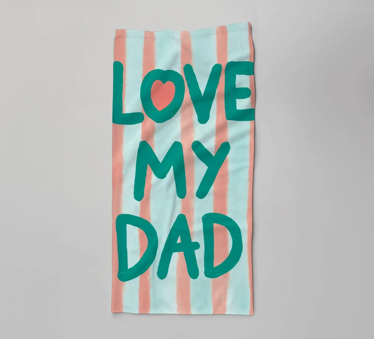 Message "Love my Dad" avec un cœur serviette de bain de Carinaprint