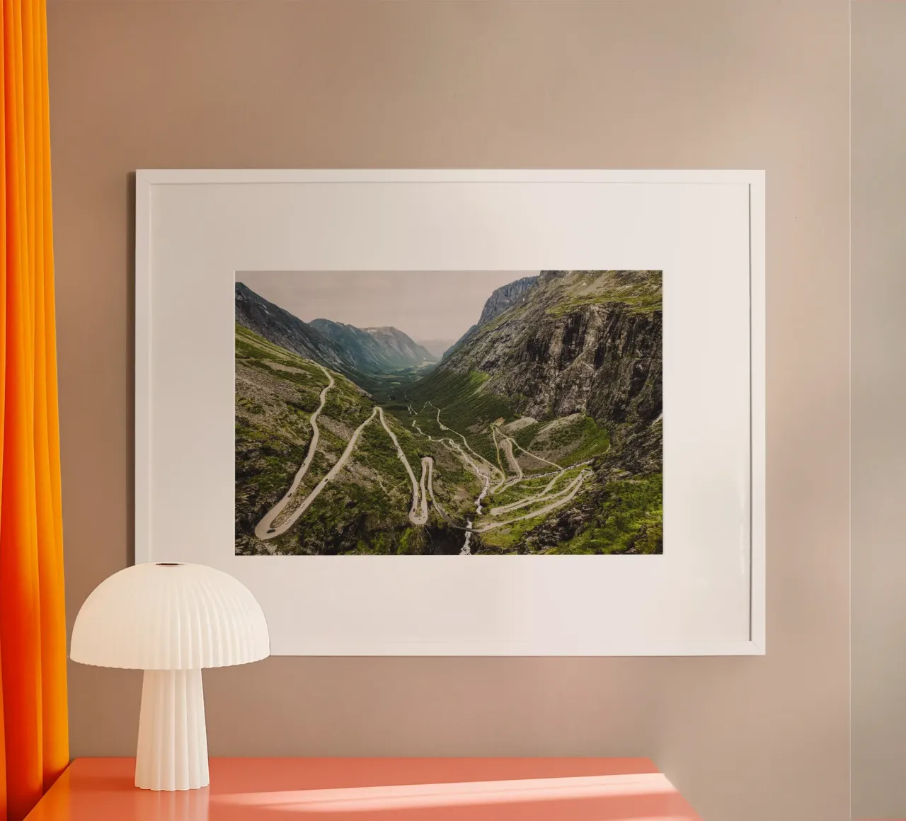 Trollstigen Norvegia poster con telaio in legno da thetraveller