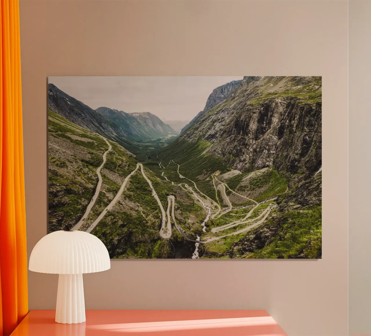Trollstigen Norvegia poster con telaio in legno da thetraveller