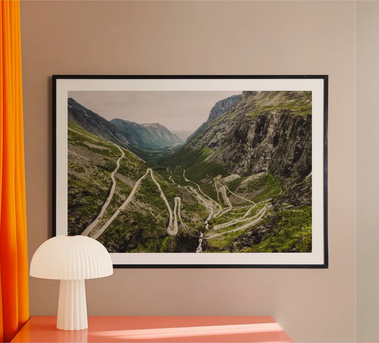Trollstigen Norvegia poster con telaio in legno da thetraveller