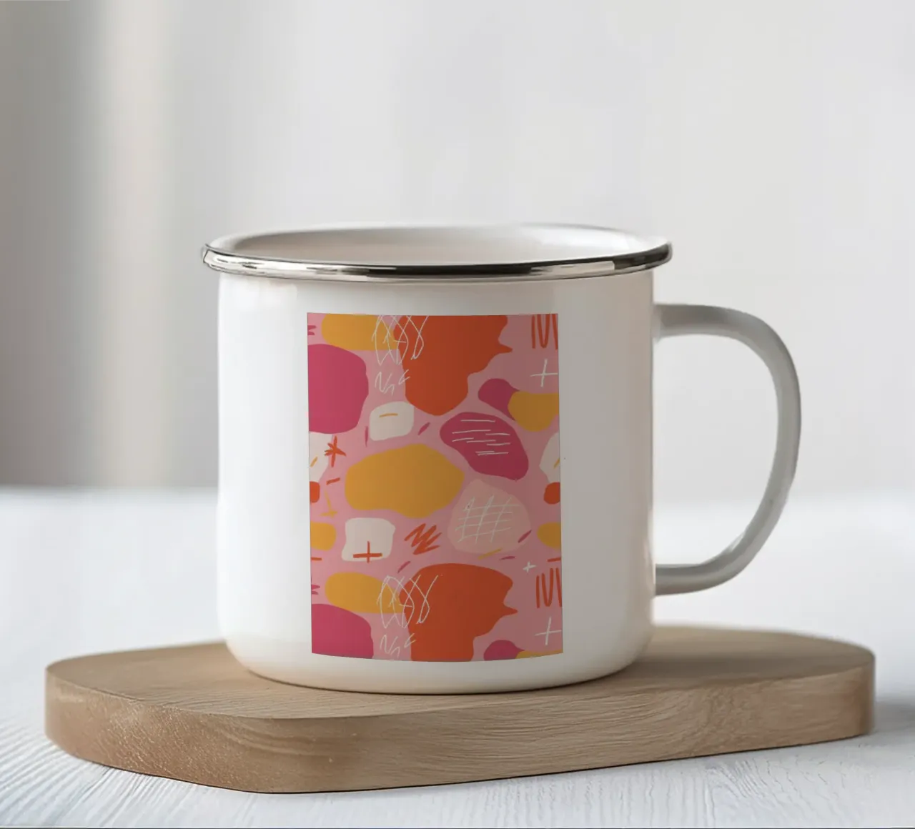 Warm abstract landschap emaille mok van Thistle Bloom