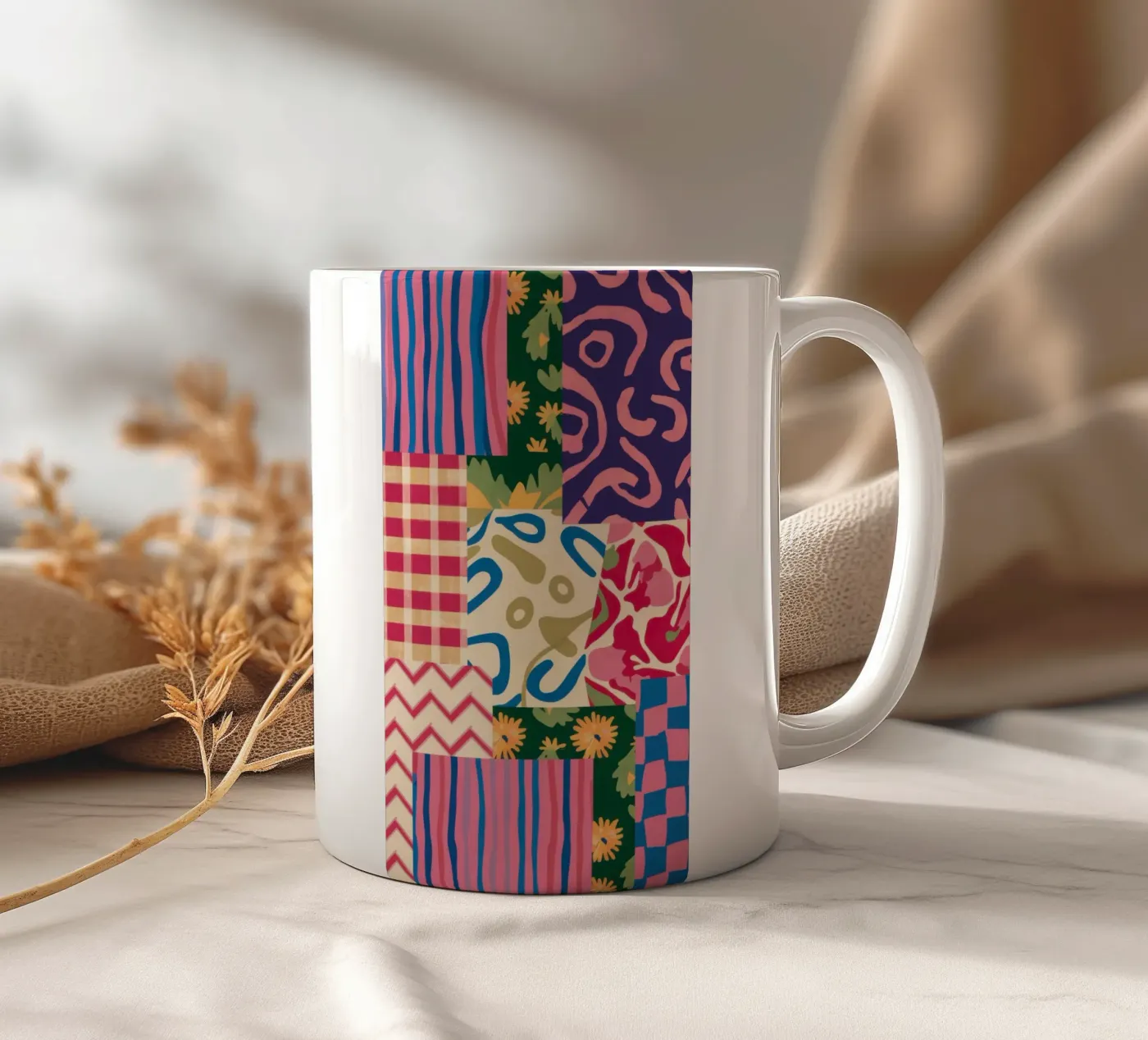 Patchwork-Kritzel-Muster Keramik Tasse von Obs Canvas