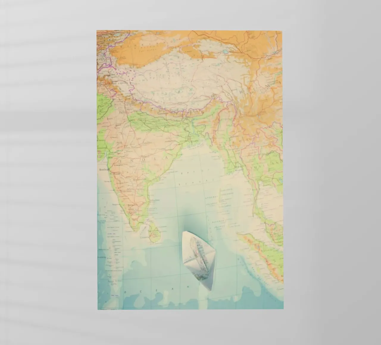 map-india pellicola backlit da Ingrid Beddoes