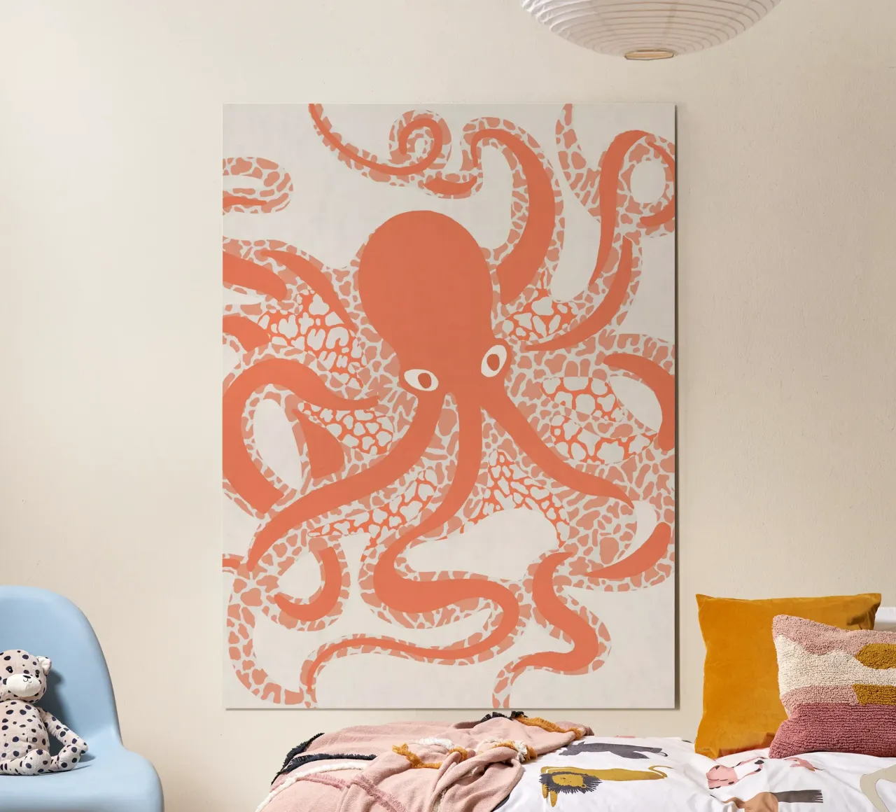 Polpo astratto in corallo poster con telaio in legno da Asha Designs