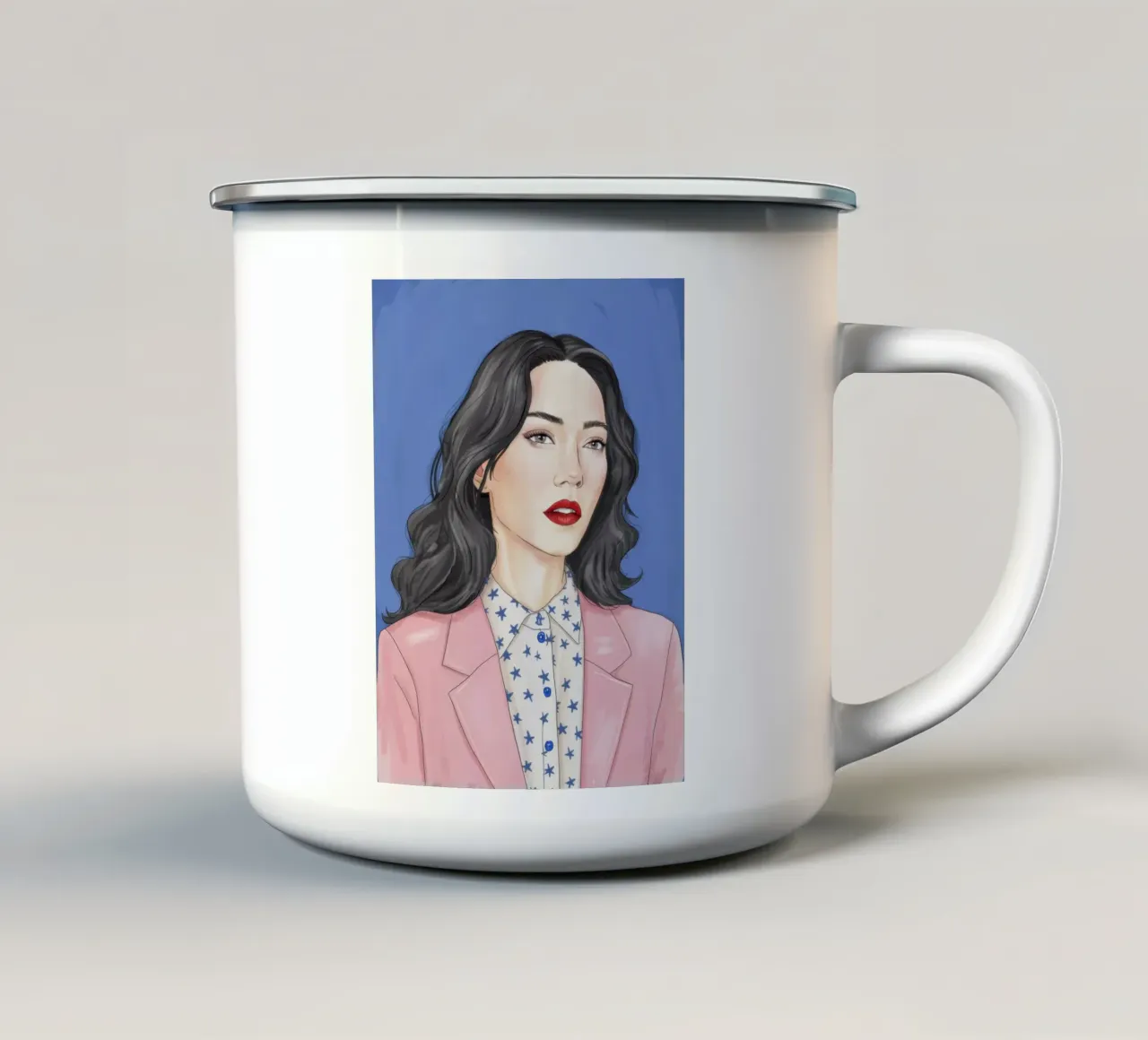 Donna con blazer rosa tazza in smalto da Selene Shade
