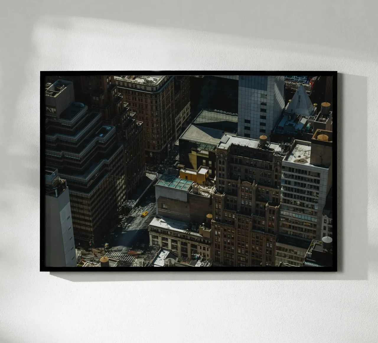 5th Ave 46th St New York poster con telaio in plastica da thetraveller