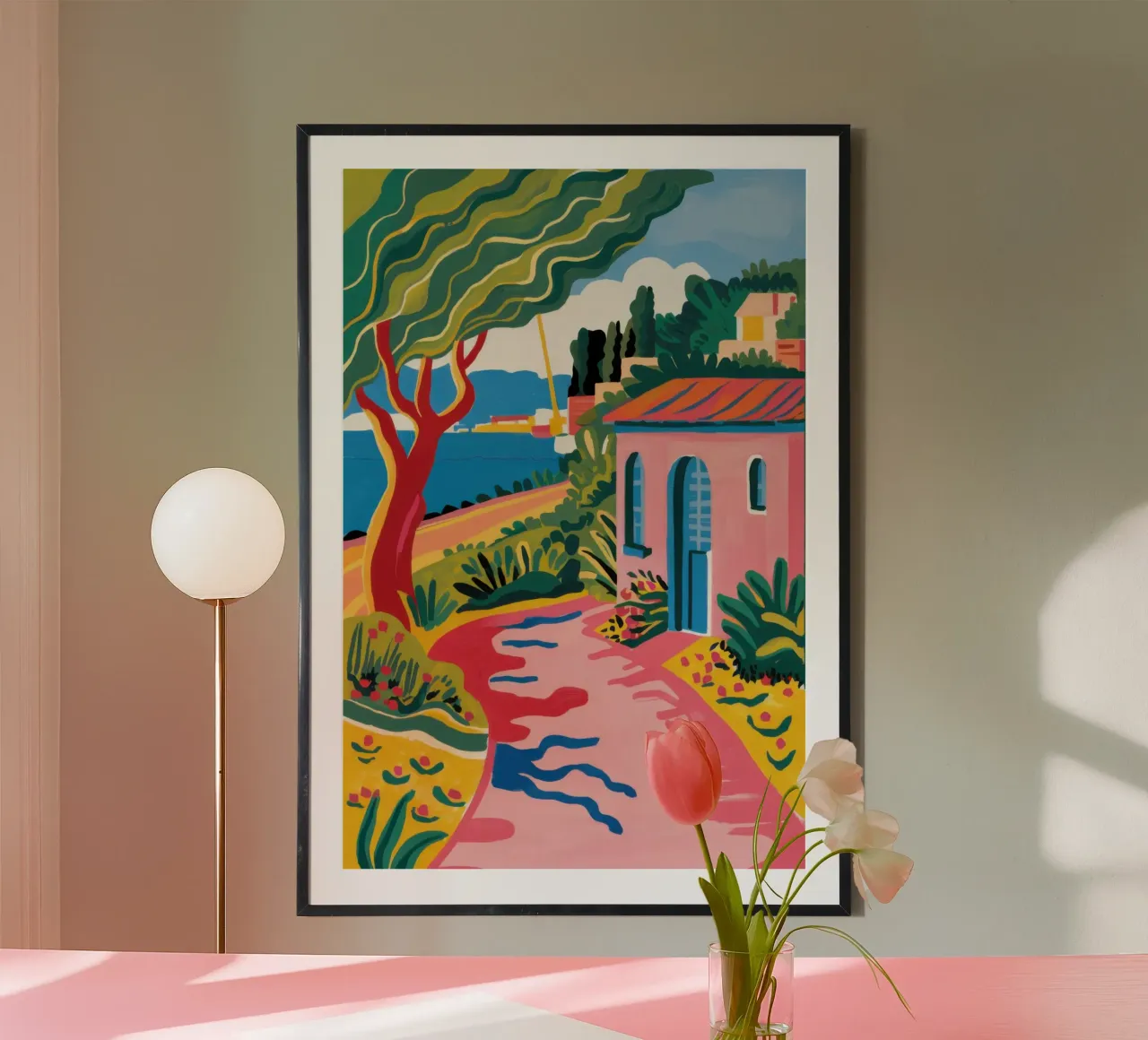 Passeggiata in un vicolo baciato dal sole poster con telaio in plastica da Trace Brush