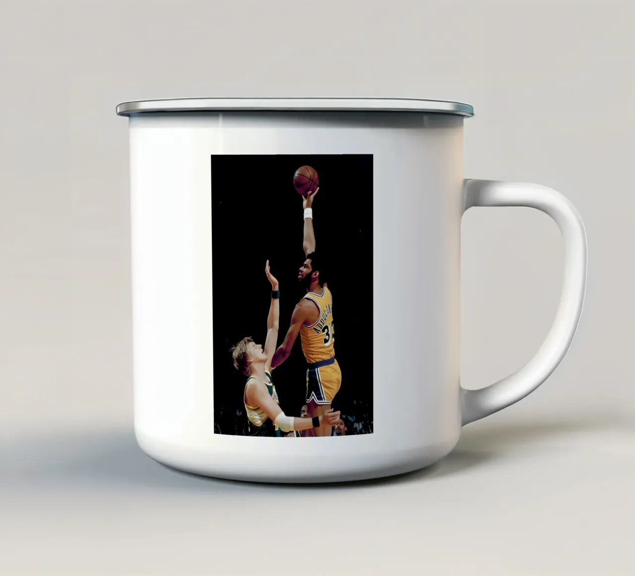 Kareem Abdul Jabbar tazza in smalto da Low poly art