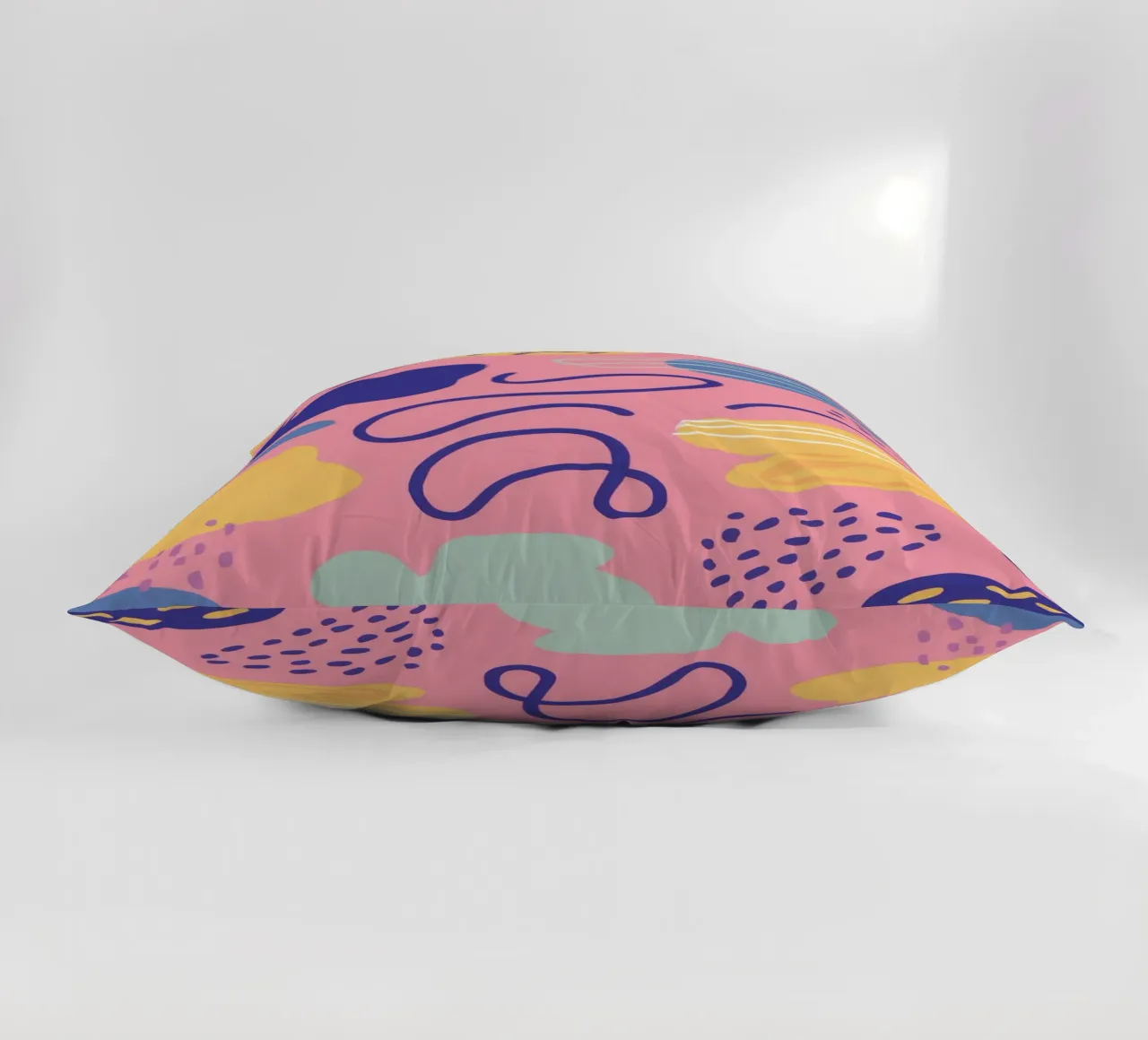 Paesaggio giocoso con scarabocchi cuscino da Thistle Bloom