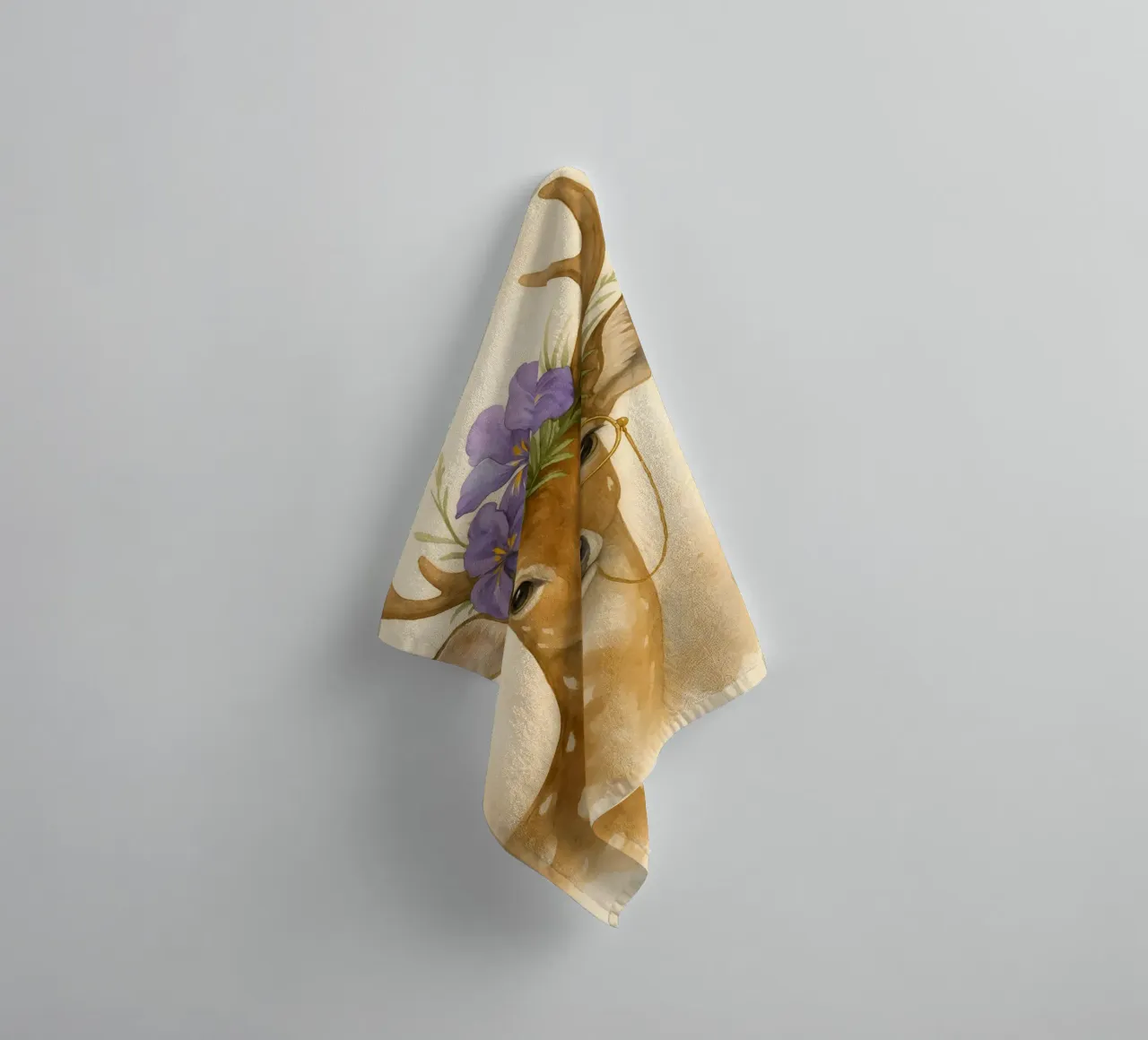 Iris Grace: L'aristocratica del bosco asciugamano da bagno da Graceful Desine