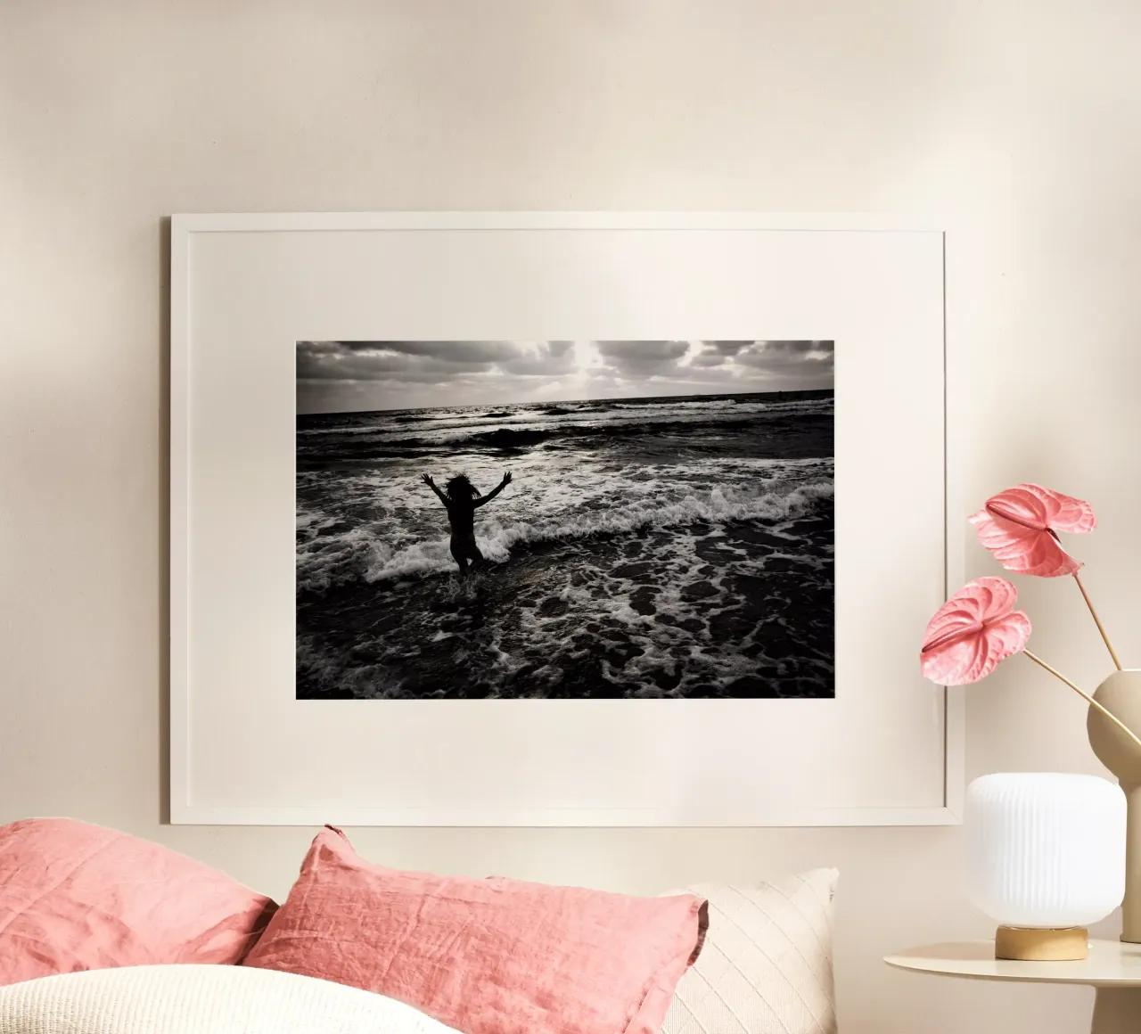 Gioia pura poster con telaio in legno da Tal Paz-Fridman