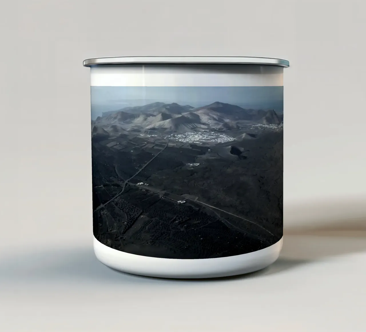 Terrafermenta tazza in smalto da somewhere.soul.escape