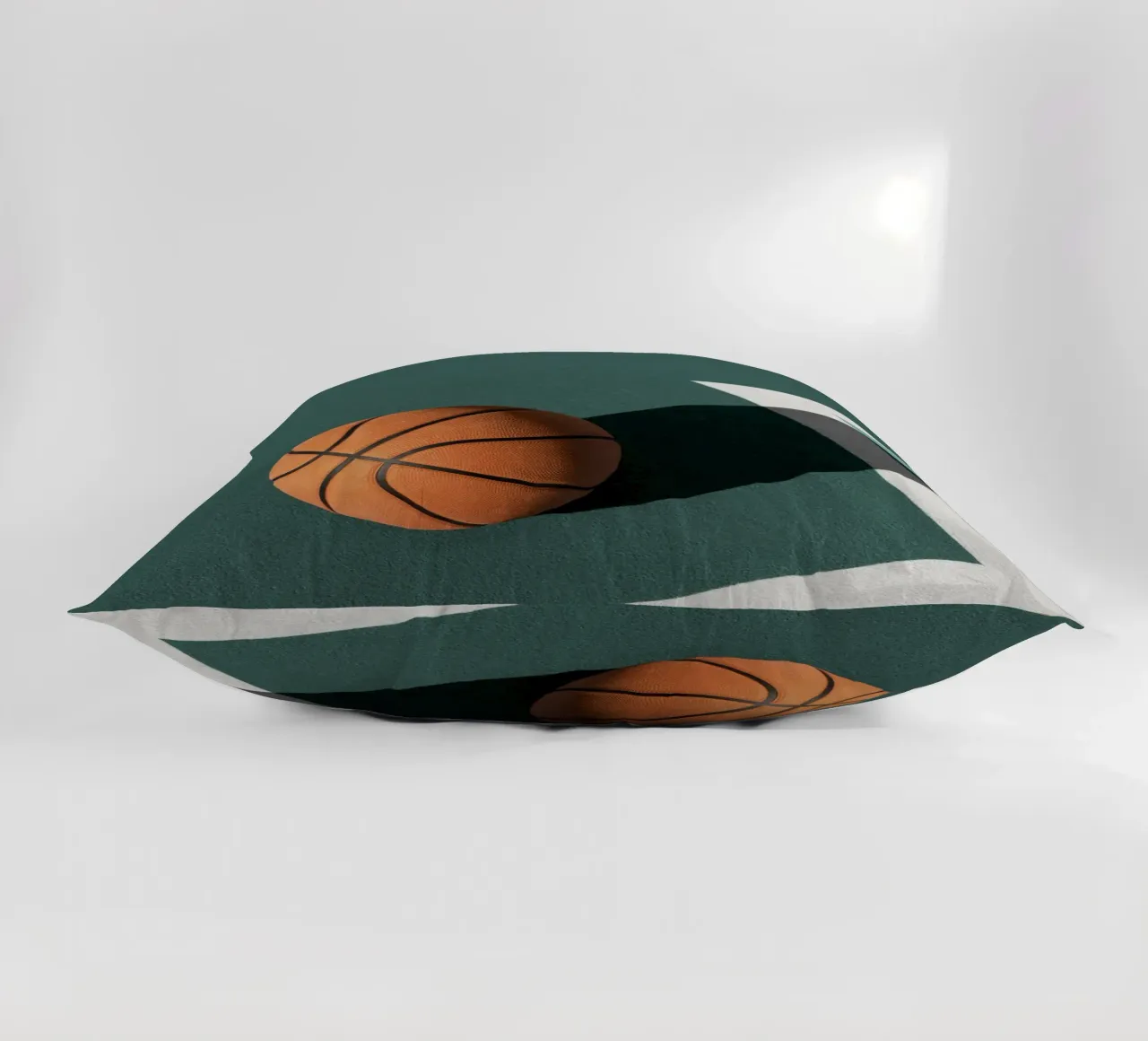 linea d'ombra del campo da basket cuscino da Amber Hughes