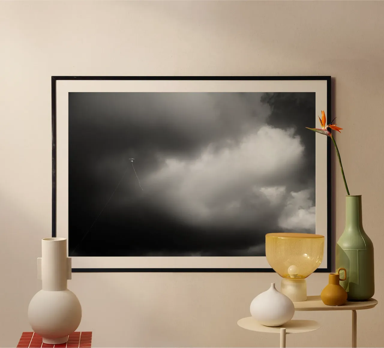 L'aquilone poster con telaio in plastica da Tal Paz-Fridman