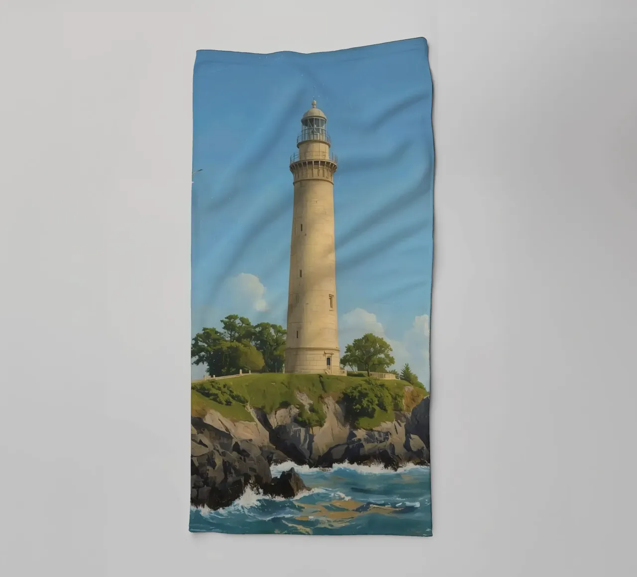 Faro sulla scogliera con vista sull'oceano asciugamano da bagno da DesignDoodle