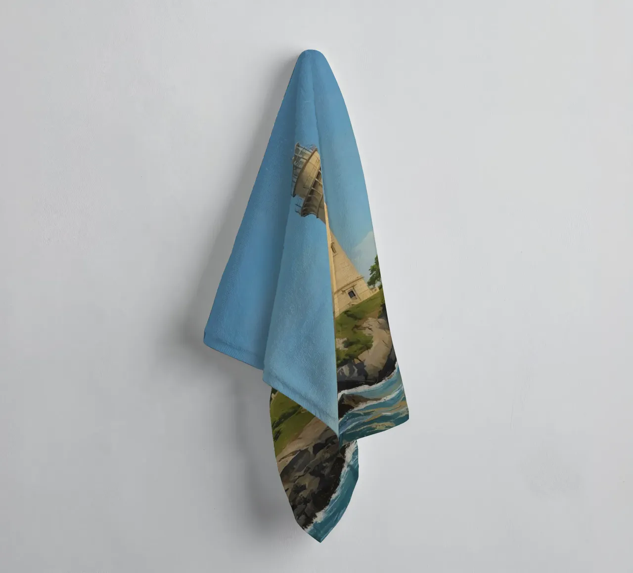 Faro sulla scogliera con vista sull'oceano asciugamano da bagno da DesignDoodle