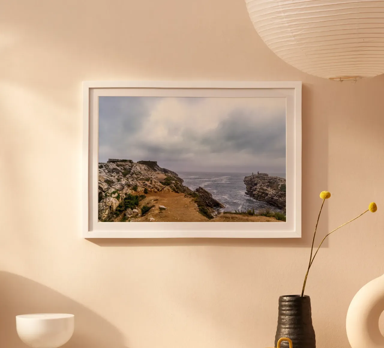 Silenzio costiero poster con telaio in legno da StillVibe Home