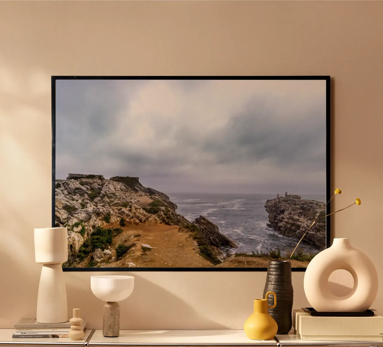 Silenzio costiero poster con telaio in legno da StillVibe Home