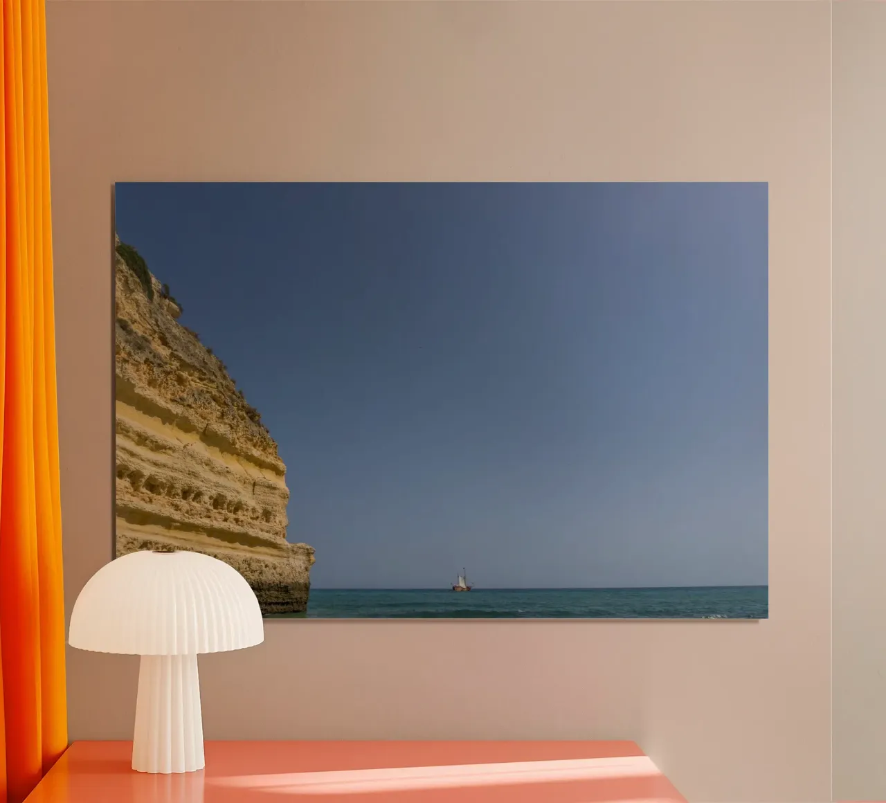 Silenzio costiero poster con telaio in legno da StillVibe Home