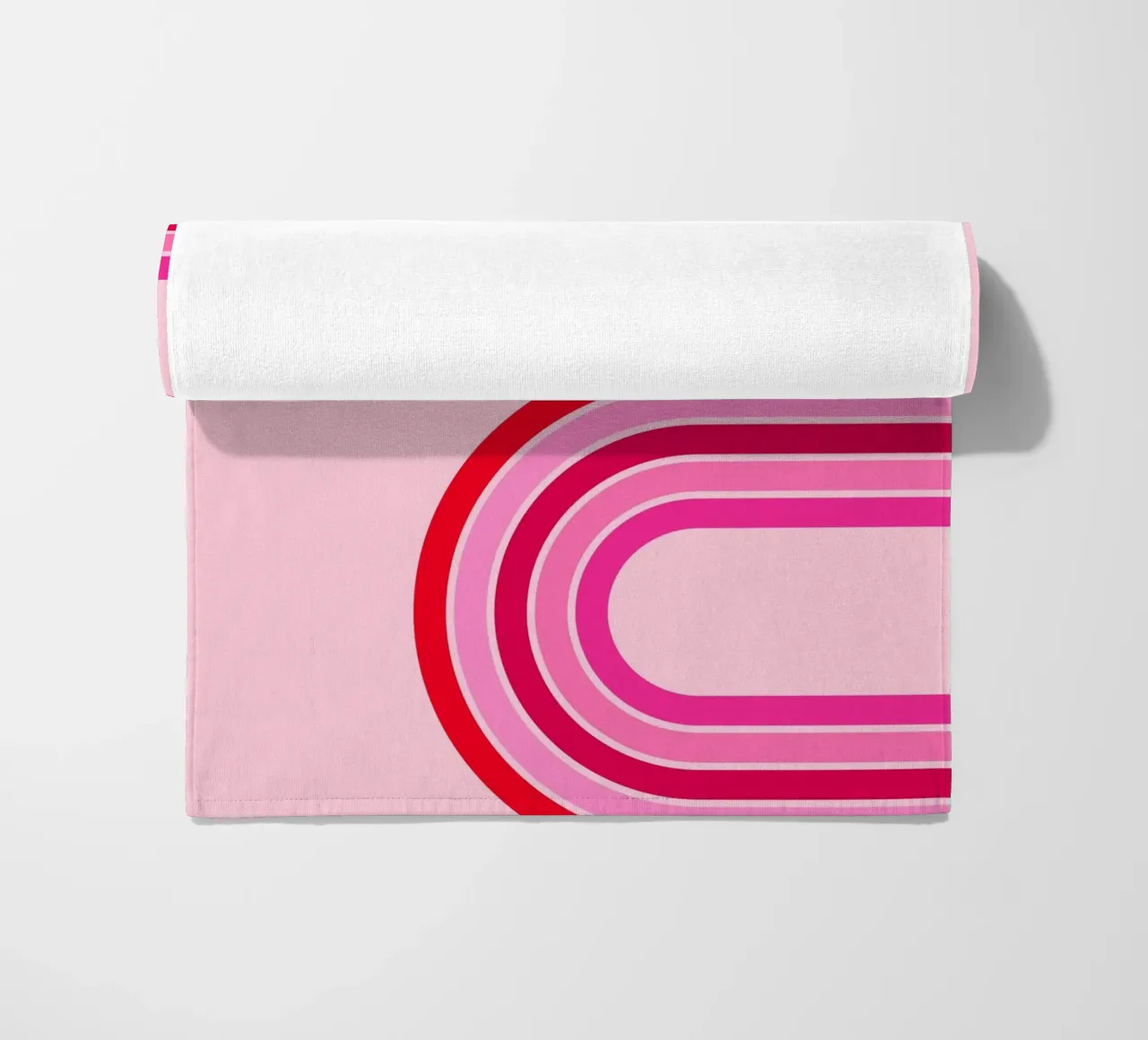 Linee curve retrò in audaci toni rosa e rossi telo mare da The Art Club