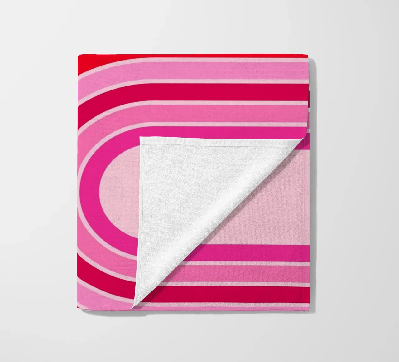 Linee curve retrò in audaci toni rosa e rossi telo mare da The Art Club