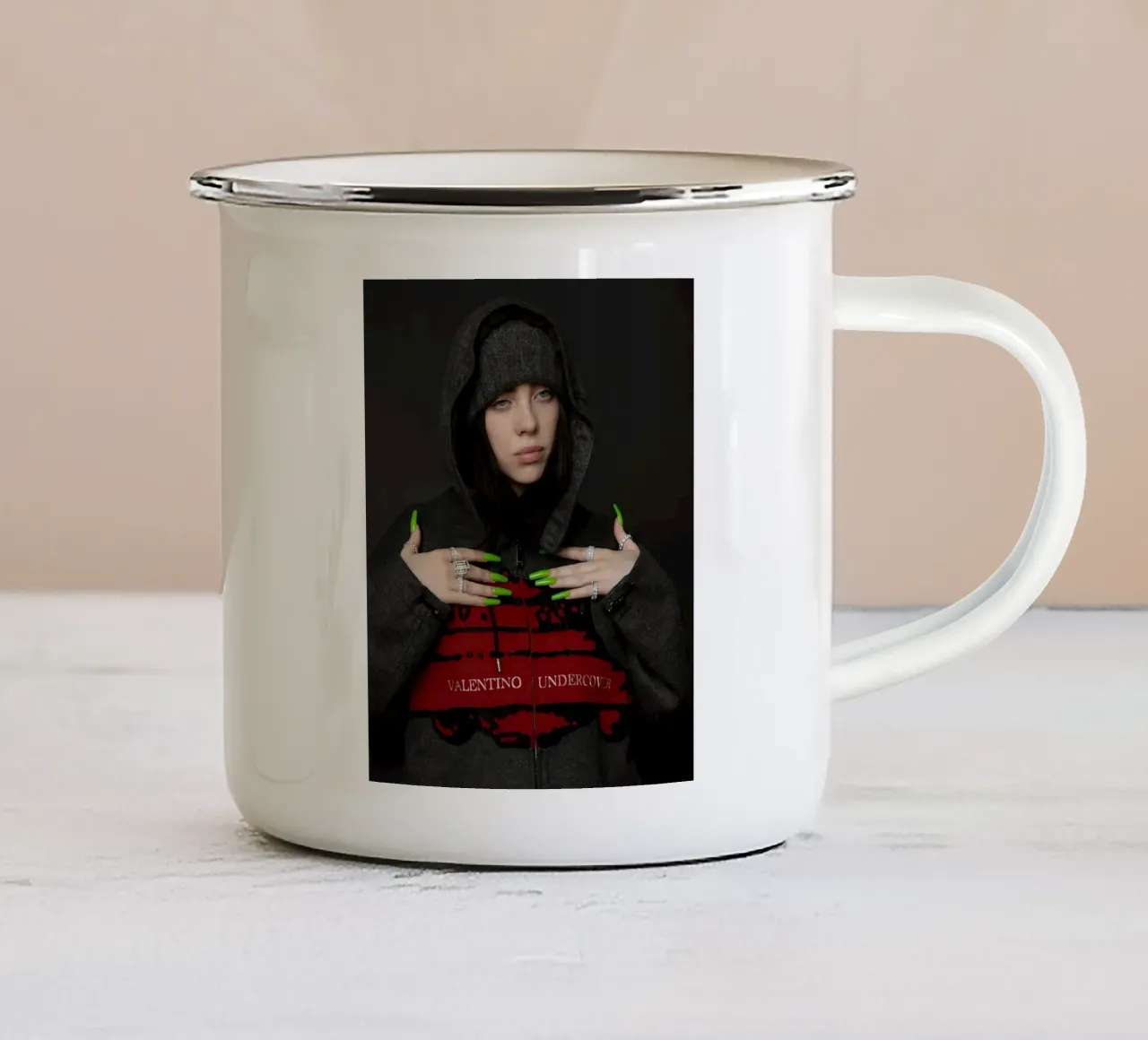 Billie Eilish tazza in smalto da Musadad Shop