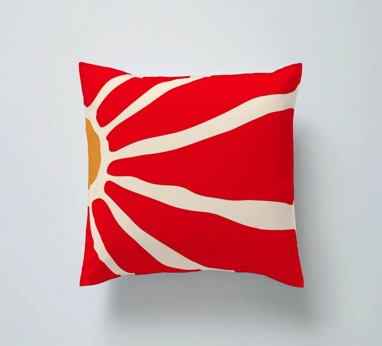 Audace fiore astratto in rosso e arancione con linee organiche cuscino da The Art Club