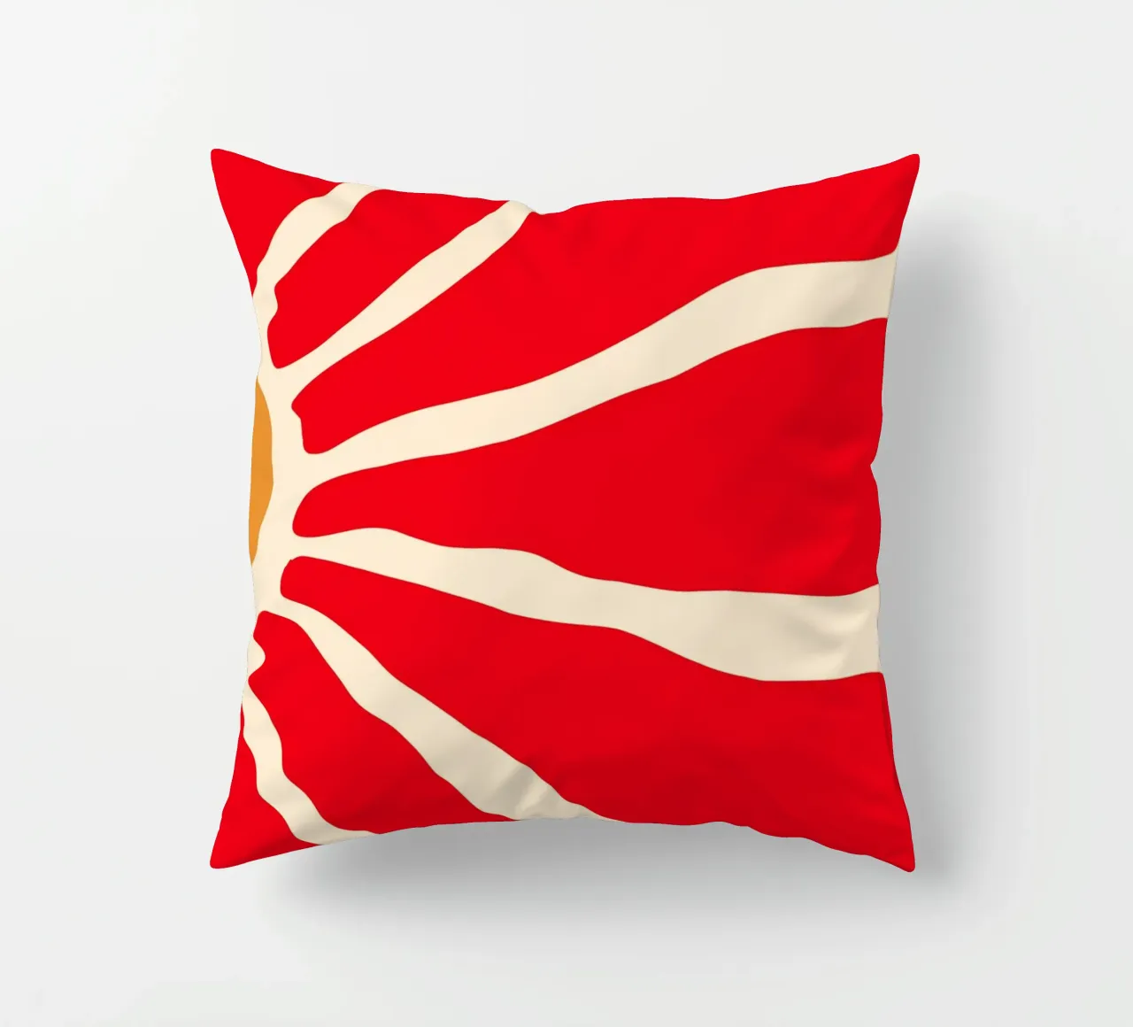 Audace fiore astratto in rosso e arancione con linee organiche cuscino da The Art Club