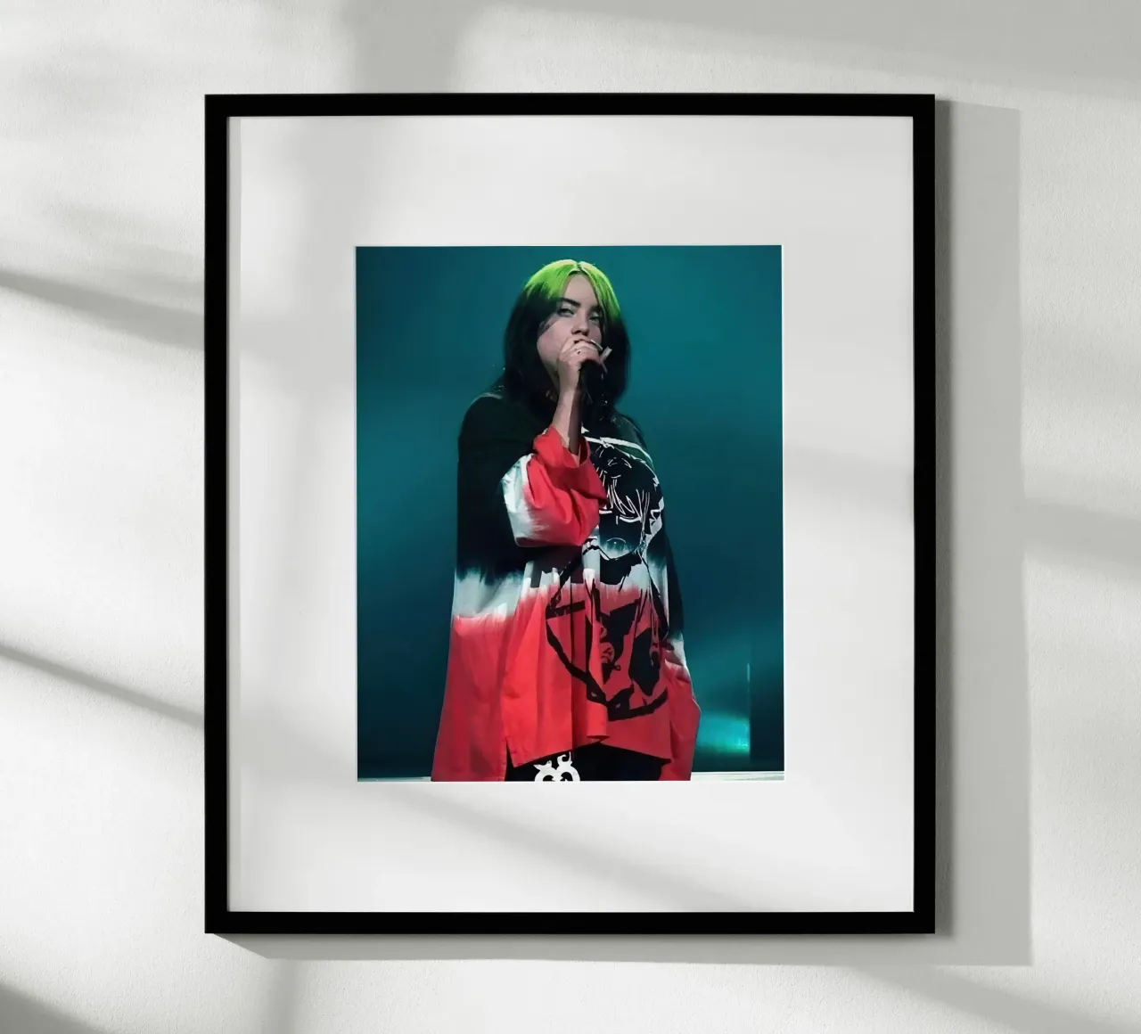 Billie Eilish poster con telaio in alluminio da Musadad Shop