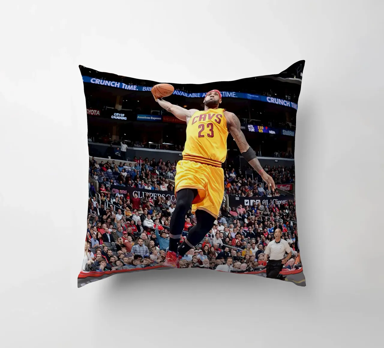 LeBron si lancia in una schiacciata cuscino da willtahuyshop