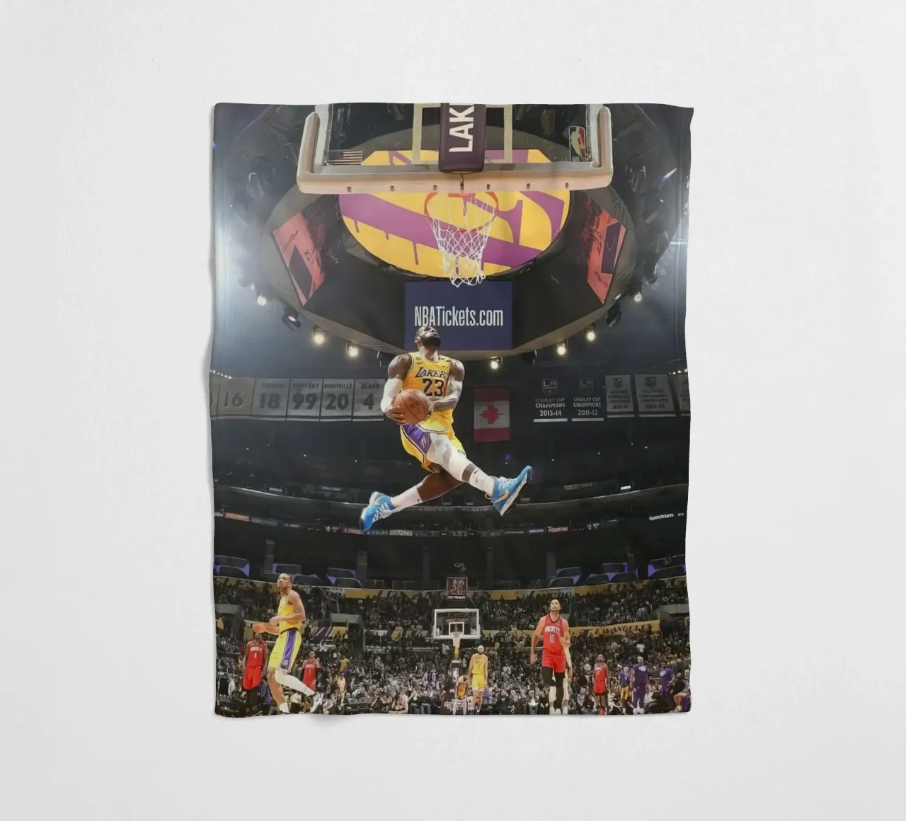 Lebron James Mill Dunk pronto per essere appeso coperta in pile da willtahuyshop