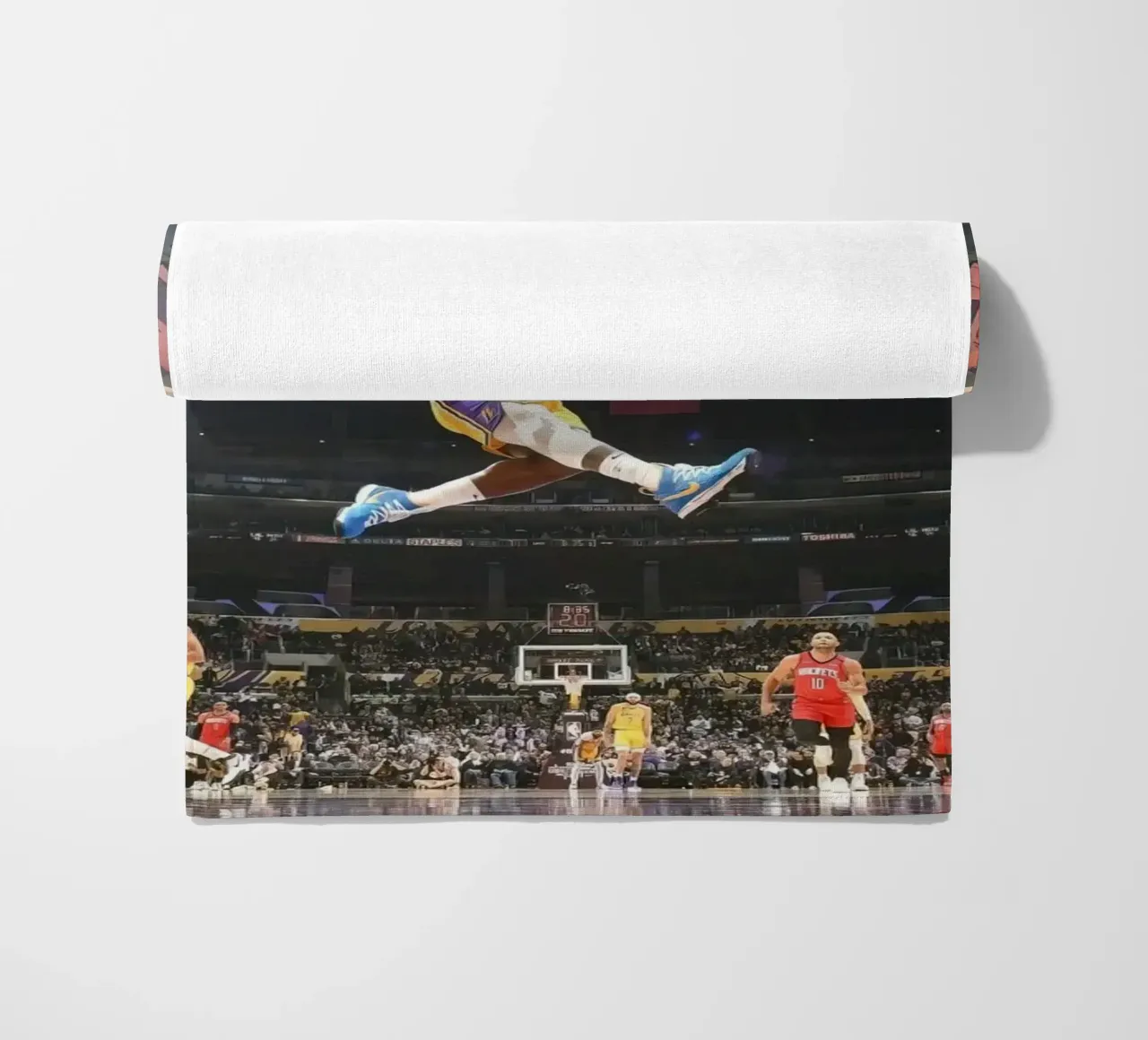 Lebron James Mill Dunk pronto per essere appeso telo mare da willtahuyshop